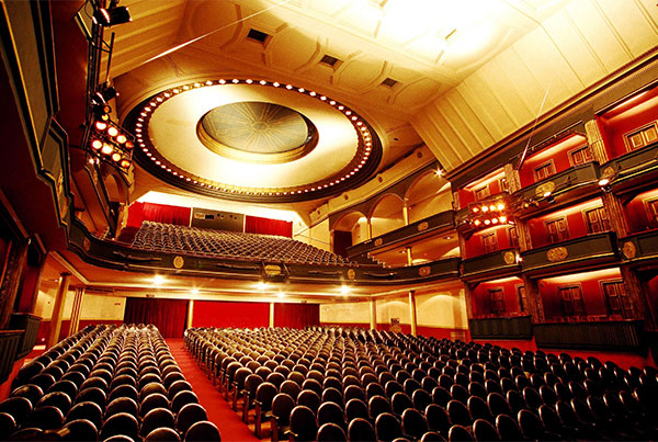 El Teatro Astral negó que el GCBA haya presionado para suspender una actividad de Milei