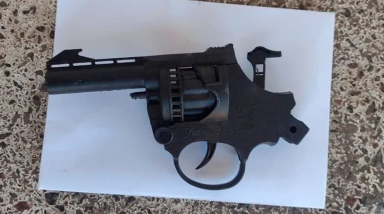 Policías porteños que iban a lo de Cristina en Recoleta mataron a un ladrón que quiso robarles con un arma de plástico