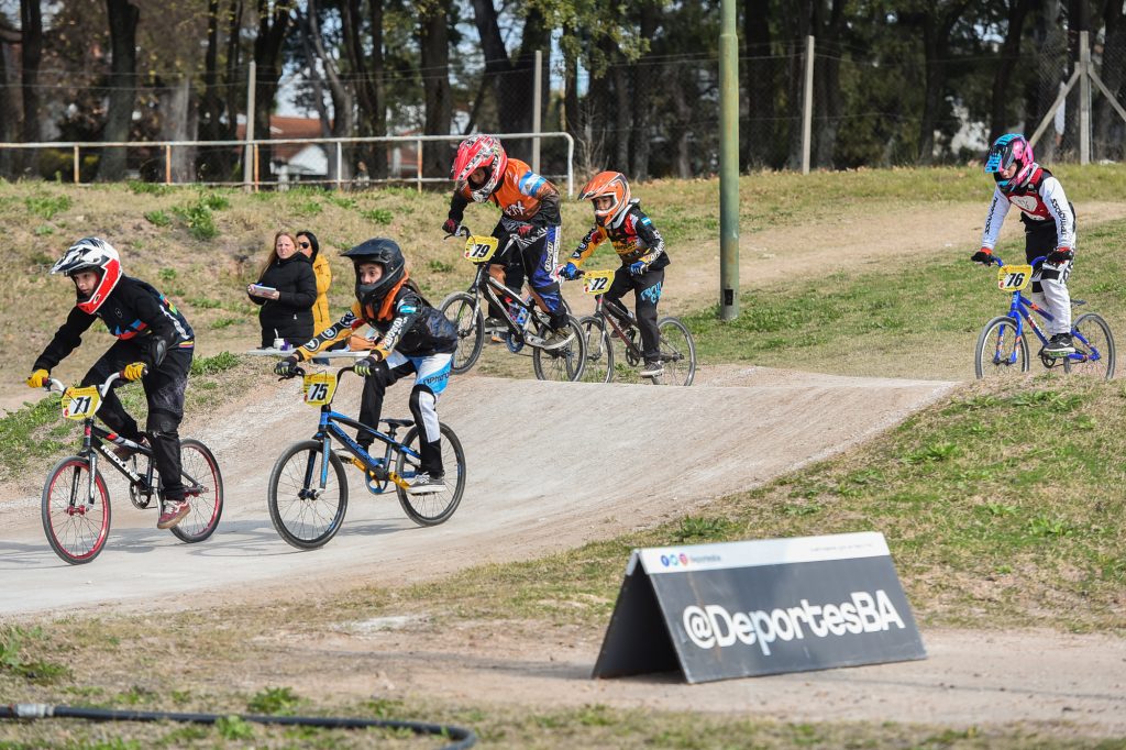 Juegos Porteños: disputaron las finales de Futsal y BMX en el Parque Sarmiento