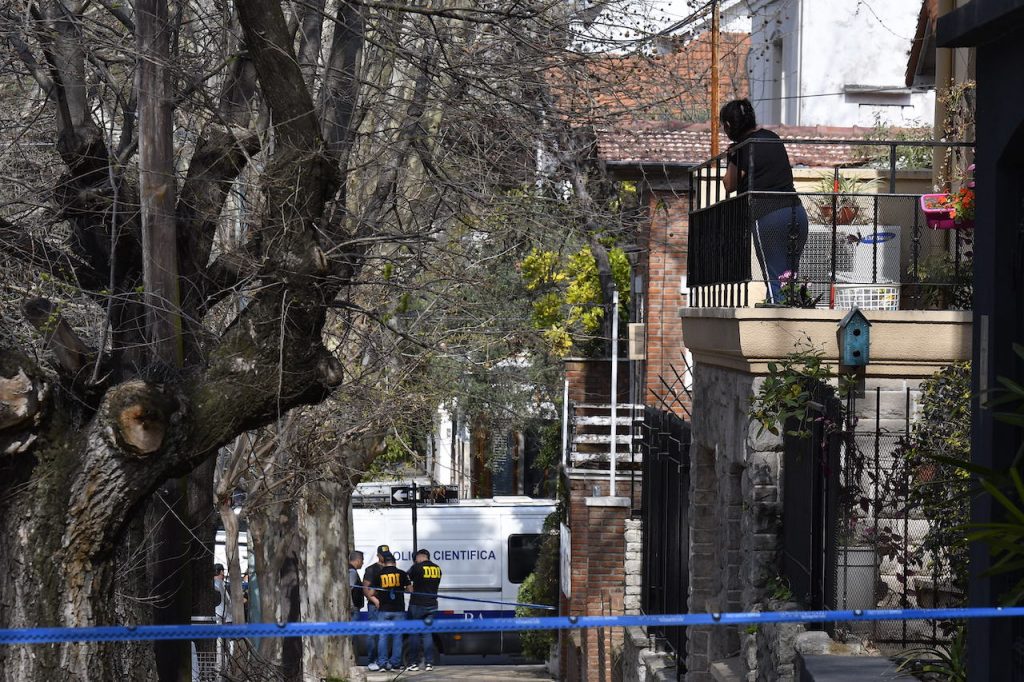 Detienen a la empleada doméstica del abogado y su mujer asesinados en su casa de Vicente López