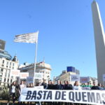Incendios: intendentes santafesinos se manifestaron en el Obelisco porteño