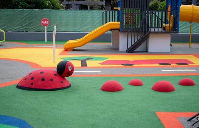 Inauguración del patio de juegos de Plaza del Ángel Gris