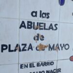 Vandalizaron la placa en homenaje a Abuelas de Plaza de Mayo del Parque de la Estación