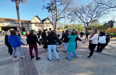 Volvió el Encuentro de Danzas Circulares al Parque Avellaneda
