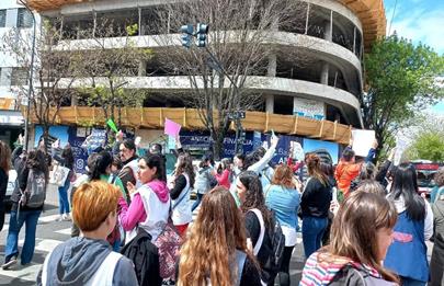 Semaforazo docente en Alberdi y Larrazábal