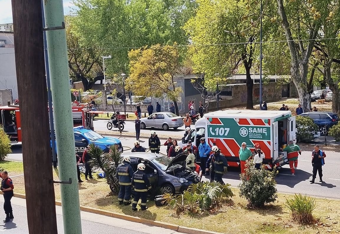 Destacan el desempeño de la policía que le hizo RCP al conductor que sufrió un paro cardiorespiratorio al volante