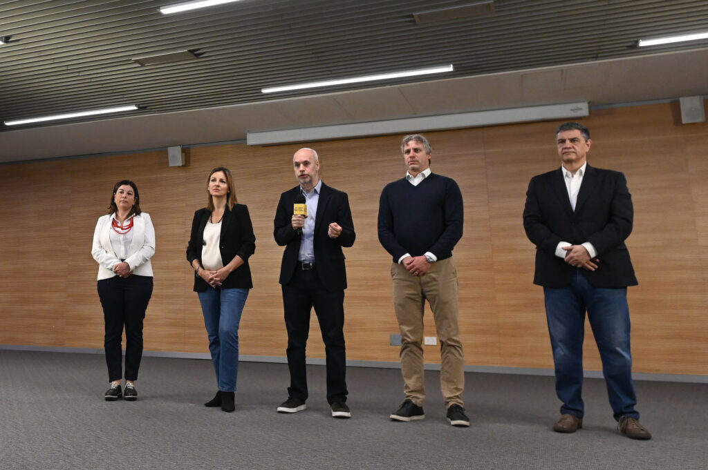 “No vamos a permitir que pequeños grupos marquen el ritmo de la educación”