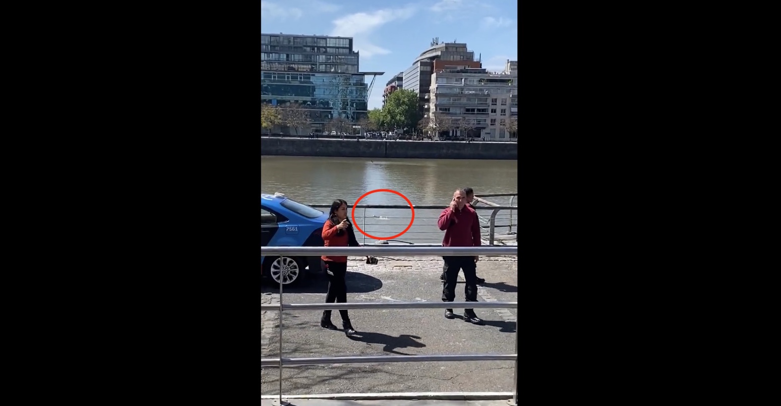 Puerto Madero: un detenido se arrojó esposado a las aguas del dique para escapar de la Policía