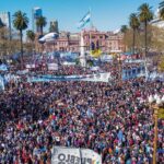 Miles de personas llenan la Plaza de Mayo “en defensa de la democracia” y apoyo a Cristina Kirchner