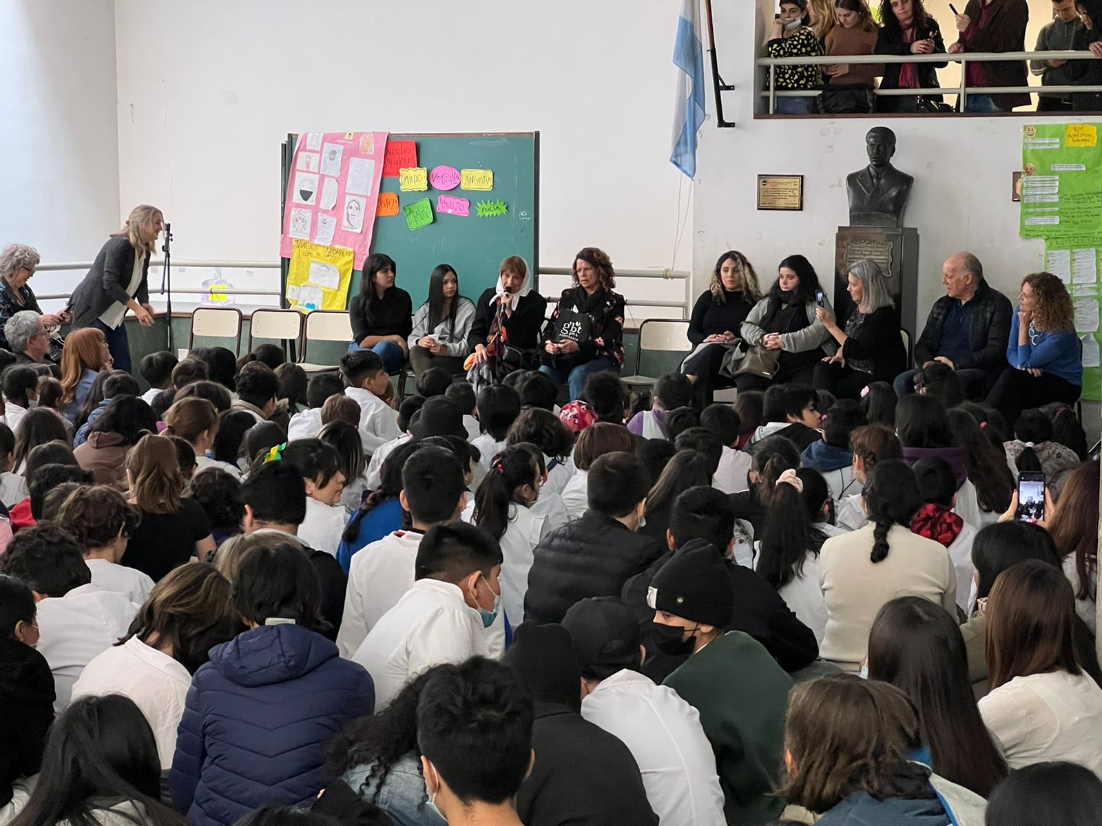 Almagro: Taty Almeida visitó el Normal N°7 porque hace 10 años la terraza de la escuela lleva su nombre