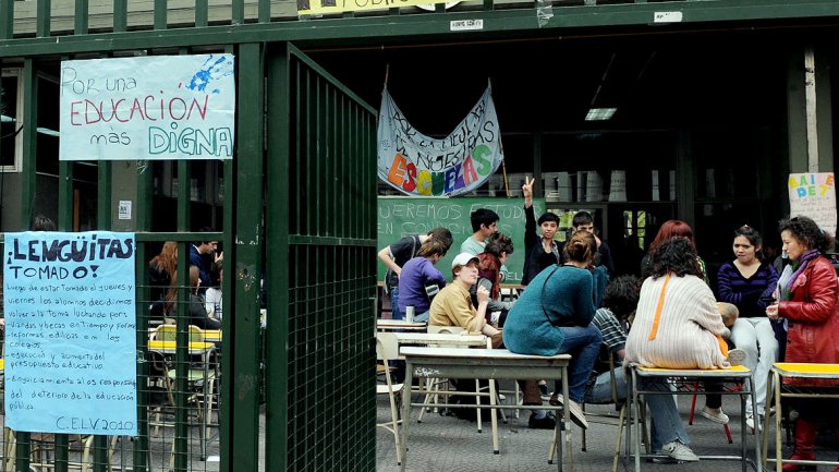 Como el Mariano Acosta, el Lengüitas fue tomado por sus estudiantes en reclamo de mejoras educativas