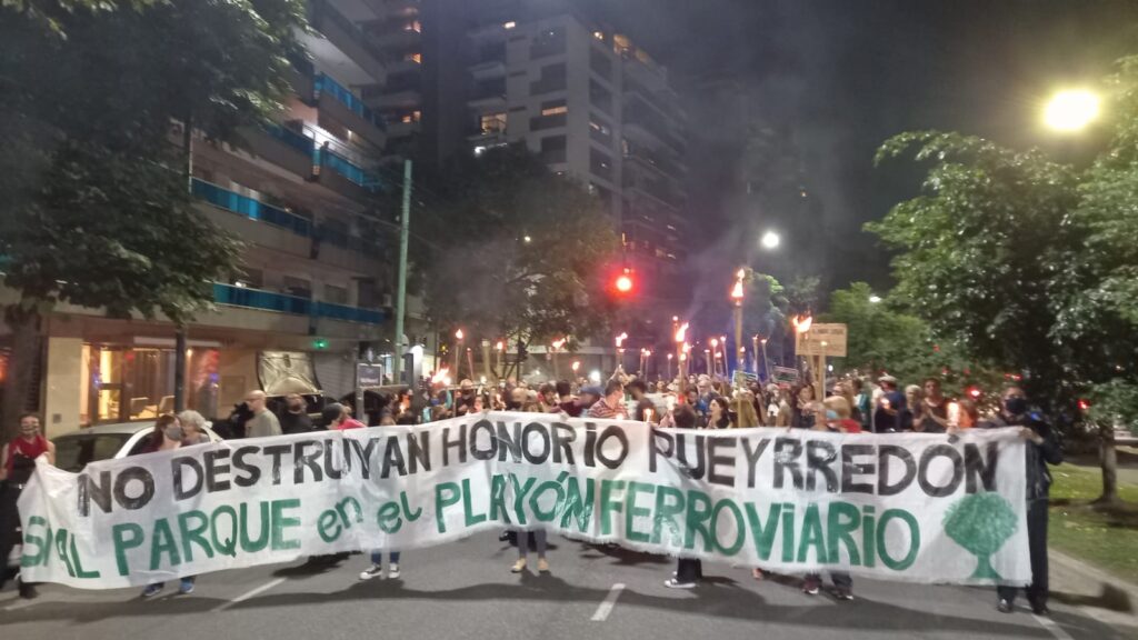 Caballito: vecinos marcharon contra el Parque Lineal y presentaron un proyecto de Ley por el Parque Ferroviario