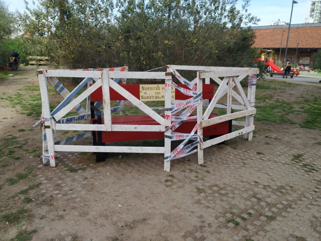 Repararon el Banco Rojo del Parque de la Estación