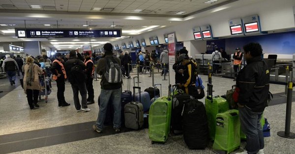 Hubo cancelaciones y demoras en Aeroparque y Ezeiza por una medida gremial