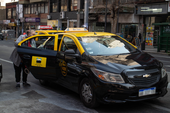 Taxis: desde la madrugada del sábado rige el primero de los dos aumentos escalonados