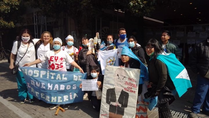 Enfermería en CABA: suspendida la audiencia, denuncian que el GCBA pide una “carrera paralela” y siguen las protestas