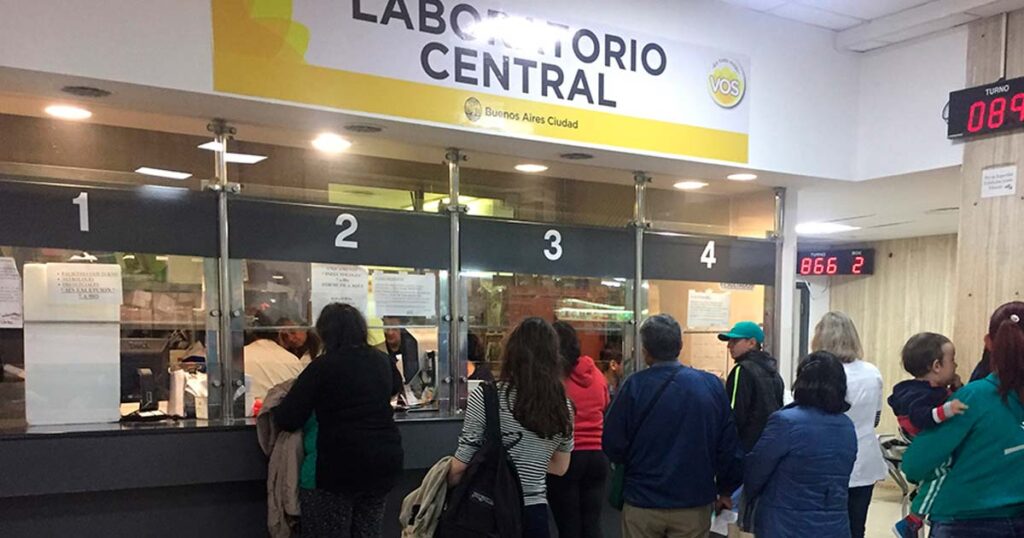 La AGCBA observó fallas en el sistema y demoras en la atención al público en cinco Laboratorios de hospitales porteños