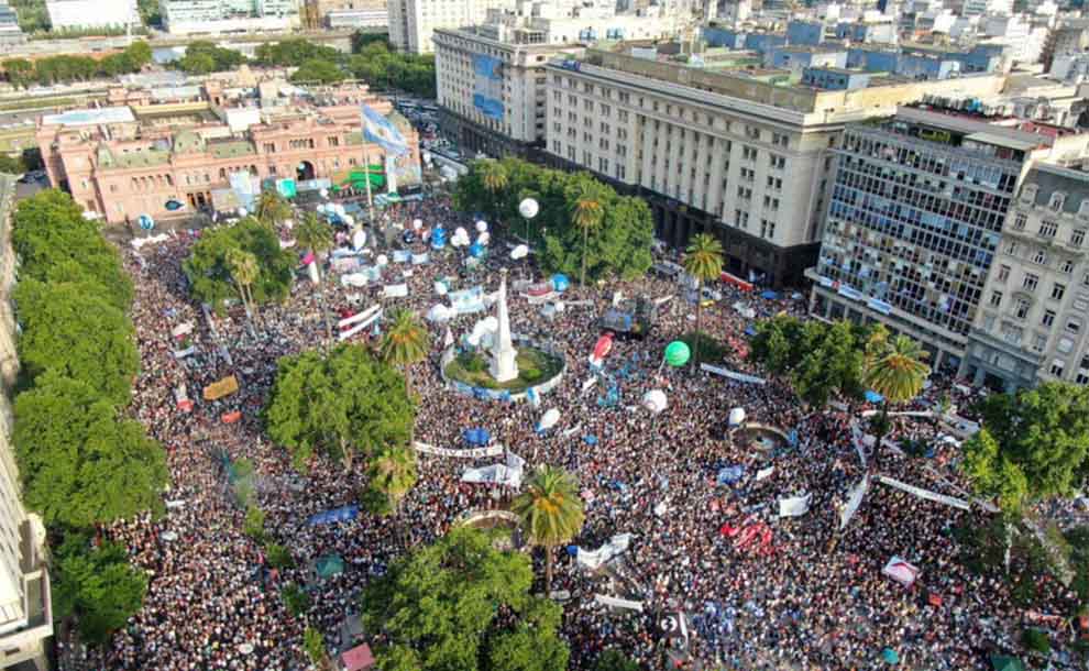 Intento de asesinato a Cristina: el Frente de Todos llama a manifestarse en Plaza de Mayo “en defensa de la democracia”
