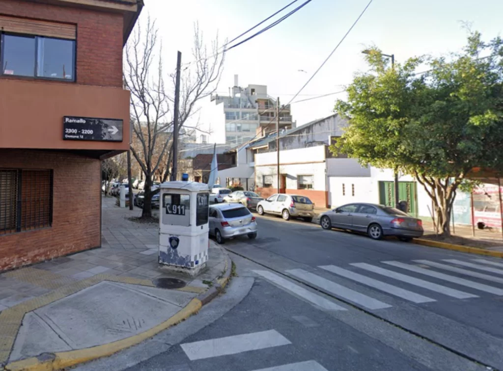 Amenazaron con degollar a un hombre frente a su hija y sus tres nietas para robarle el auto en Saavedra
