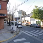 Amenazaron con degollar a un hombre frente a su hija y sus tres nietas para robarle el auto en Saavedra