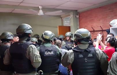 La Gendarmería entró en una escuela del Bajo Flores