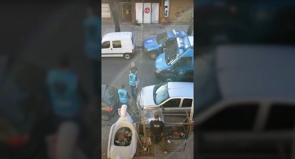 Chacarita: un convicto con domiciliaria y tobillera electrónica vendía drogas desde su casa