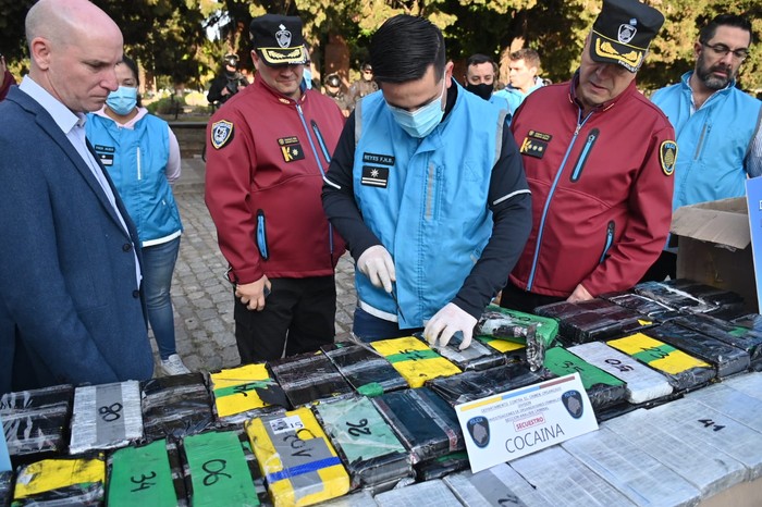 La Policía de la Ciudad quemó 300 panes de cocaína y marihuana en el Cementerio de la Chacarita