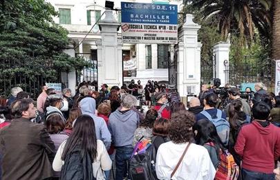Legisladores y comuneros en conferencia de prensa de estudiantes