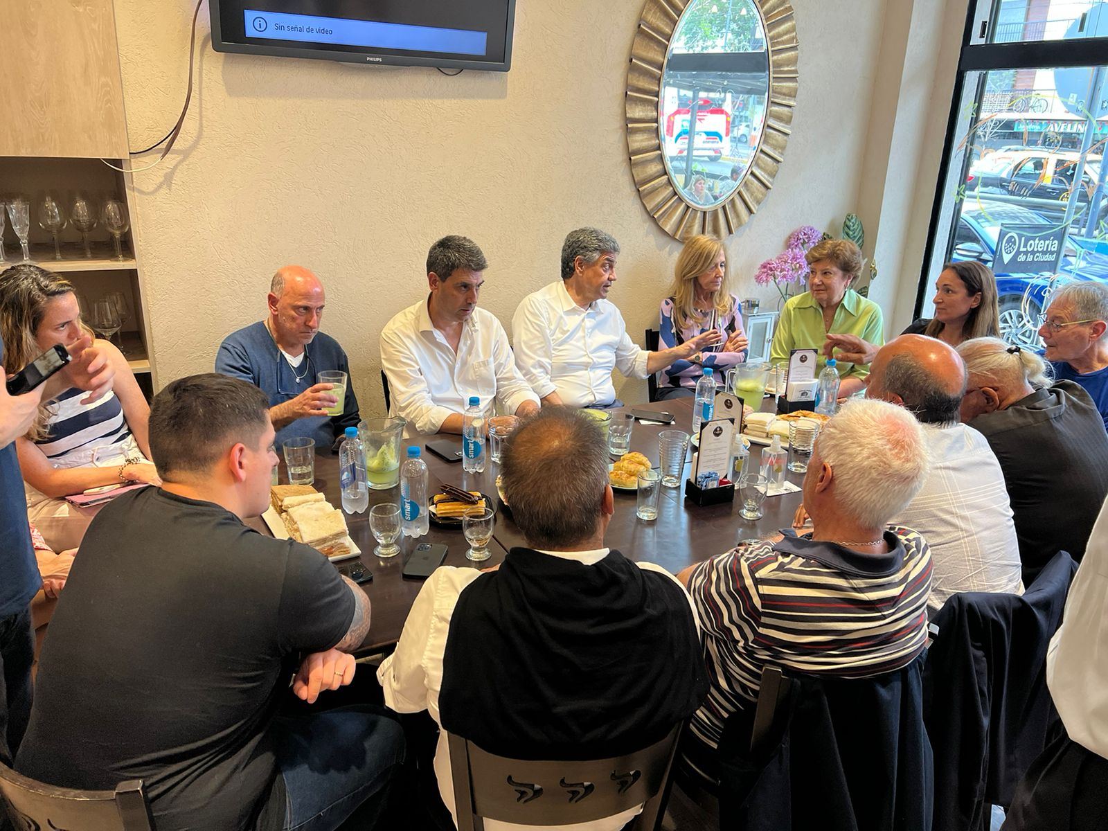 Jorge Macri se reunió en el barrio de Saavedra con comerciantes y desarrolladores de la zona