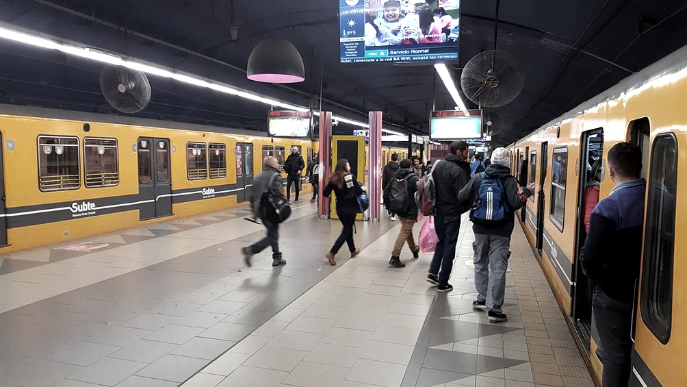 Metrodelegados anunciaron el levantamiento de molinetes en la Estación Retiro de la Línea E