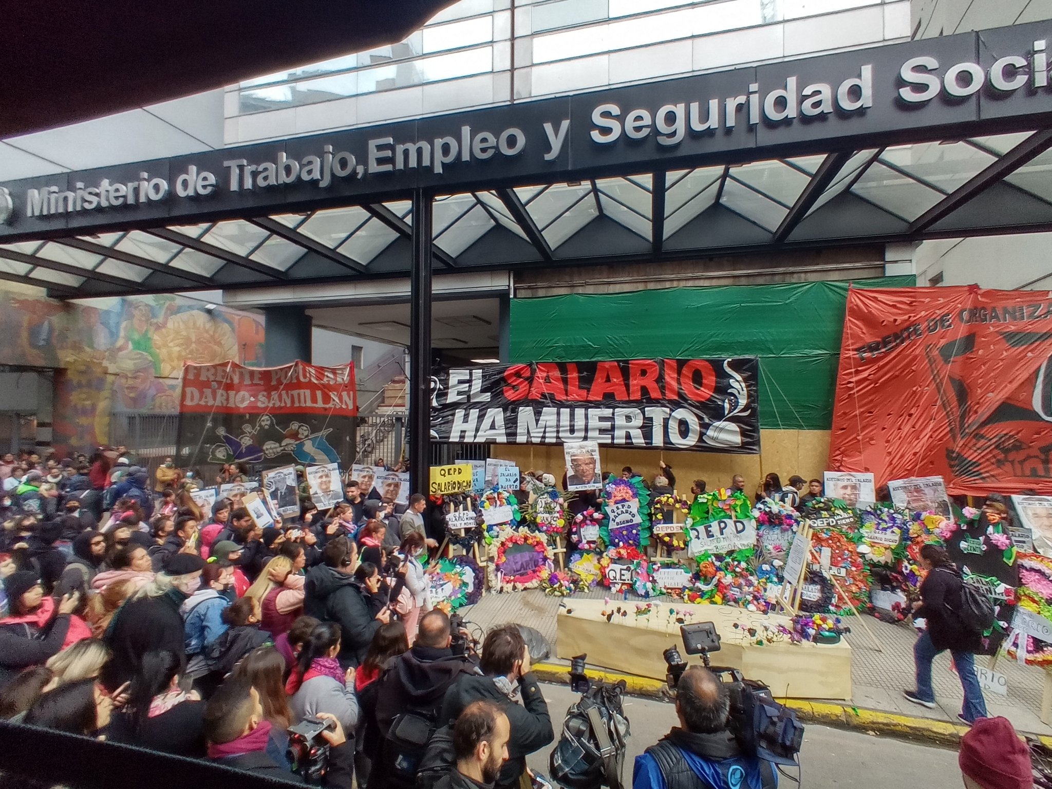“El salario ha muerto, vuelve el trueque”, advirtieron organizaciones sociales para una marcha en Plaza de Mayo