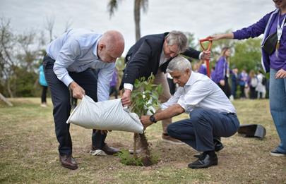 Larreta y alcaldes extranjeros plantaron árboles en distintos puntos de la ciudad