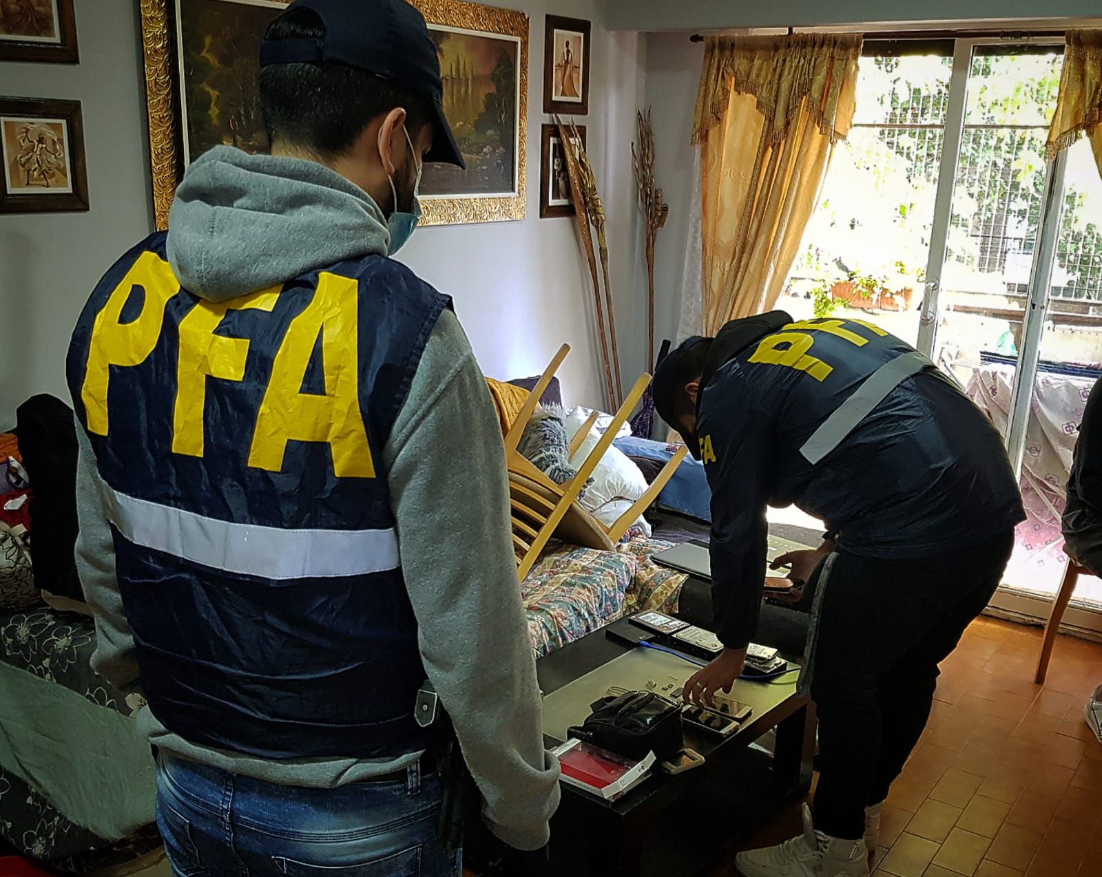 Caballito: secuestraron videos de explotación sexual infantil