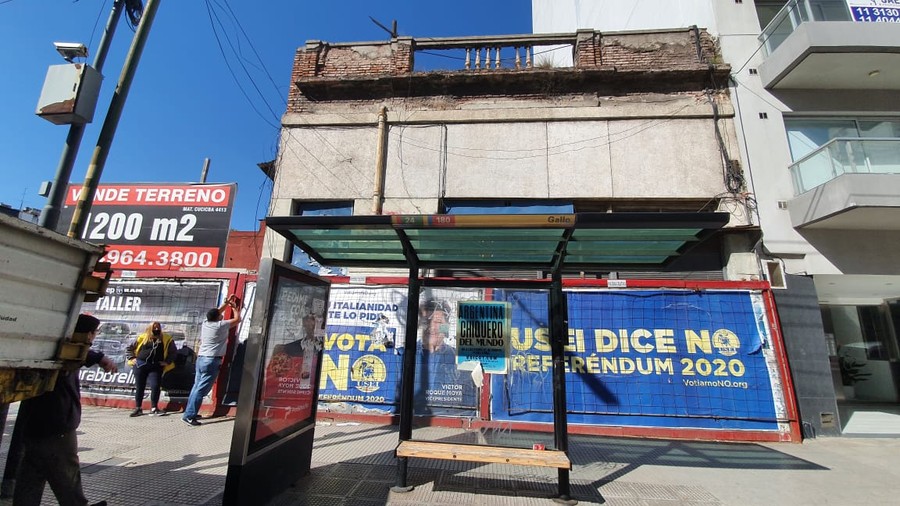 Descuento de un millón de dólares en Abasto: el GCBA remata a mitad de precio el inmueble de Corrientes 3436, al lado de donde los vecinos piden la Plaza Tita Merello