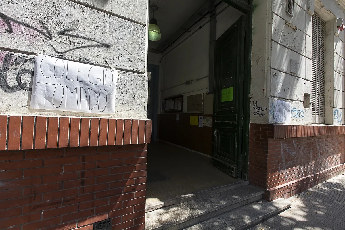 Barracas: estudiantes tomaron el Normal 5 por mejoras edilicias