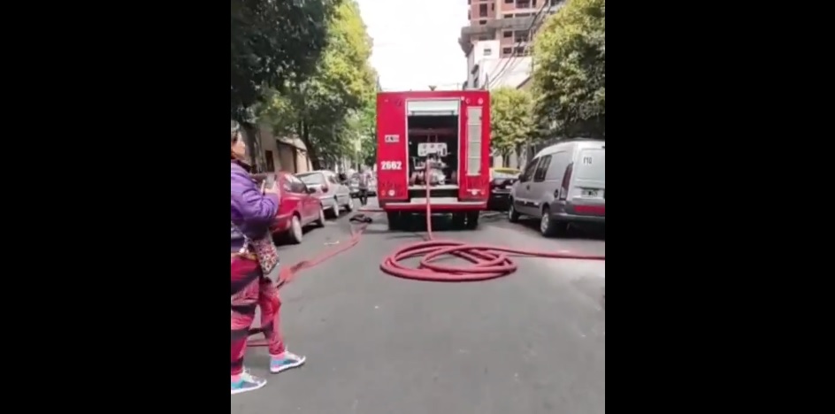 Abasto: un hospitalizado tras incendio en un PH de Agüero al 700
