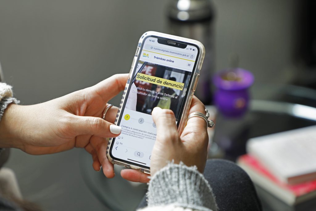 Saavedra: el GCBA enseña a gestionar finanzas digitales desde el celular en el Centro Comunitario Barrio Mitre