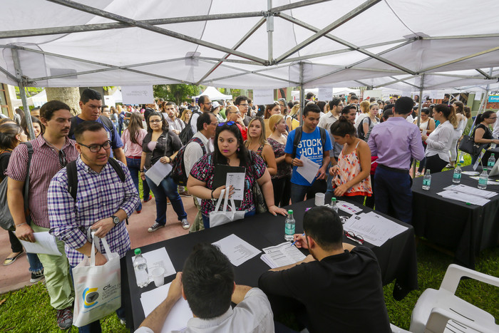 Octava edición de Expo Empleo Barrial en Parque Chacabuco