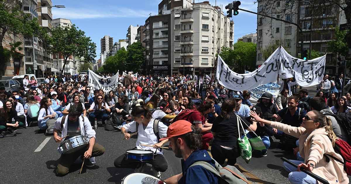 Médicos y residentes porteños: Nueva movilización en reclamo de “una urgente recomposición salarial”