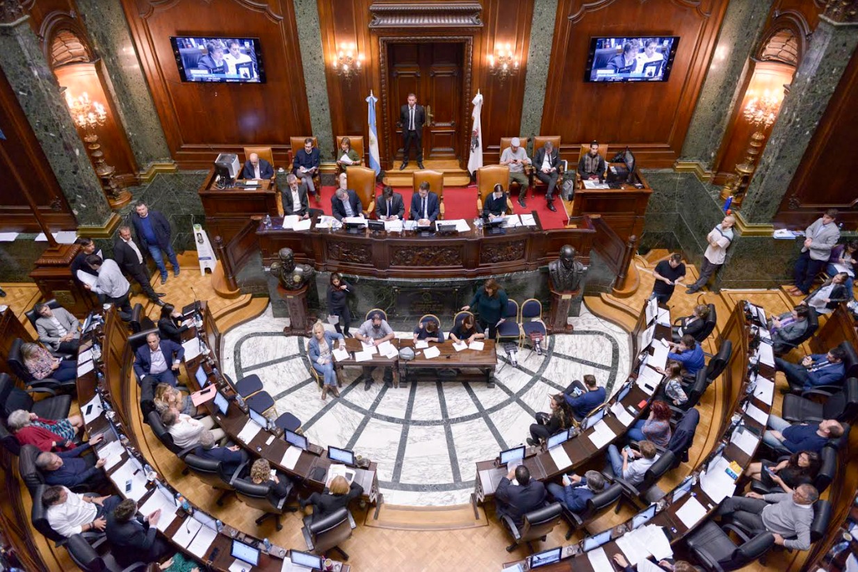 Impuesto a las tarjetas de crédito: Republicanos Unidos irá a la sesión especial y falta un legislador para el quórum