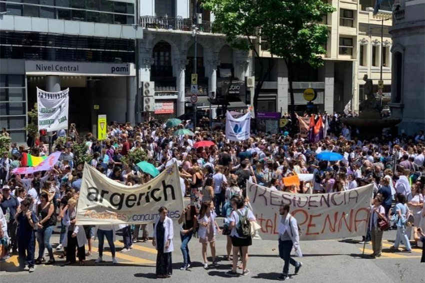 Médicos residentes y concurrentes paran por tiempo indeterminado