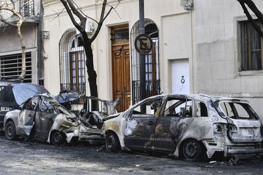 Fue detenido el joven que incendió autos y contenedores ayer lunes en Palermo