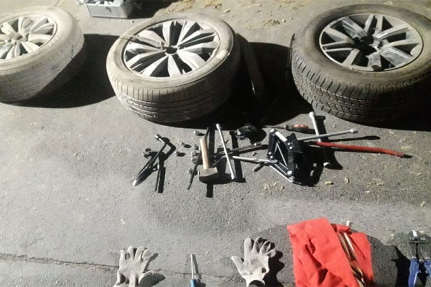 Secuestran neumáticos y llantas ilegales en una gomería de Parque Patricios