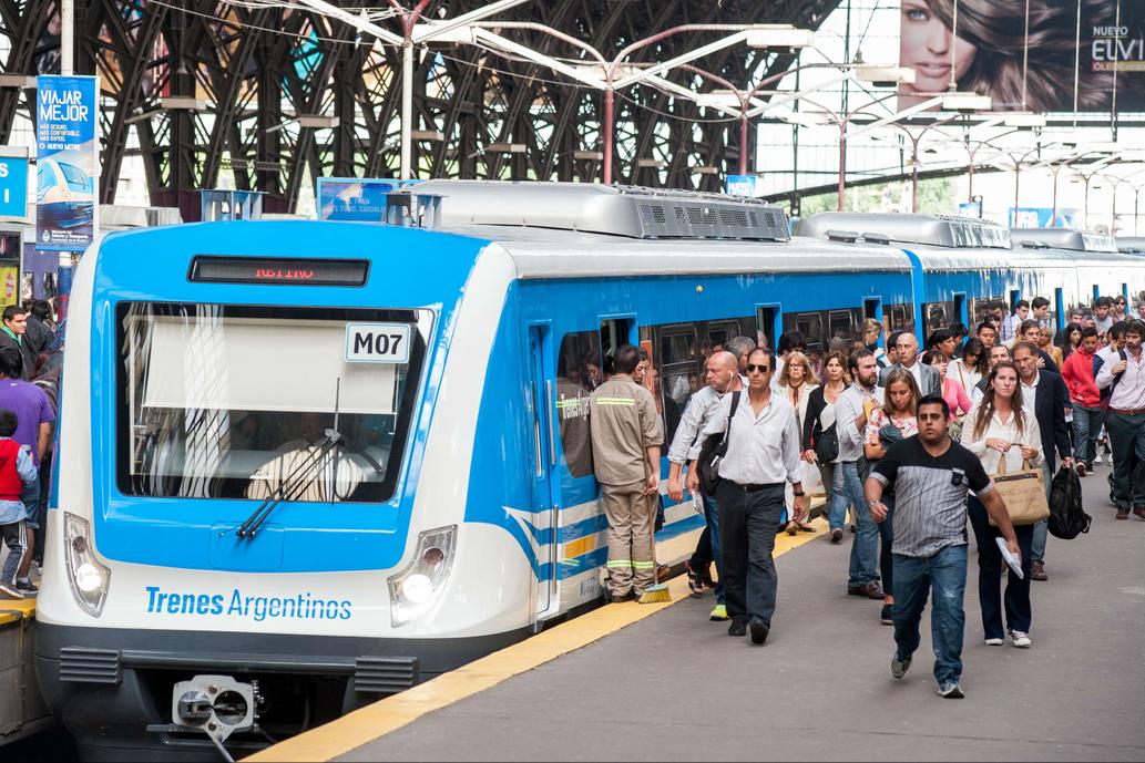 Nación proyecta que en diciembre el boleto de trenes y colectivos subirá un 40%