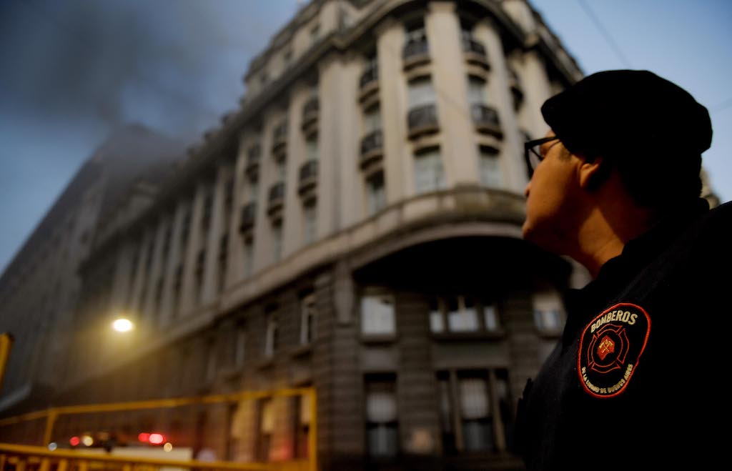 Palacio de Hacienda: advierten que no sonaron las alarmas de incendio