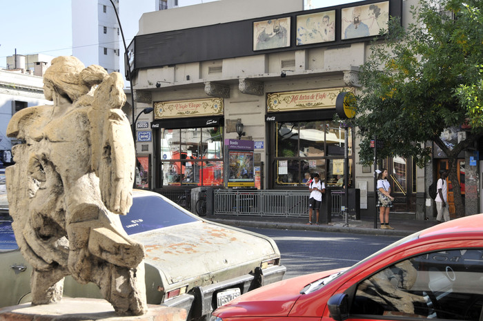 140 años de la avenida Boedo: placa de la Legislatura porteña y caravana de “locuras y poetas”
