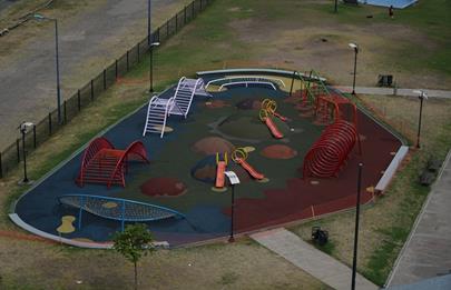 Renovación de los patios de juegos del parque de flora nativa de la Boca