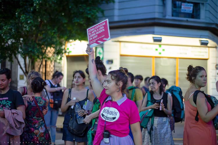 Abasto Barrio Cultural: Bombón Vecinal celebra un festival al aire libre con música, feria y karaoke