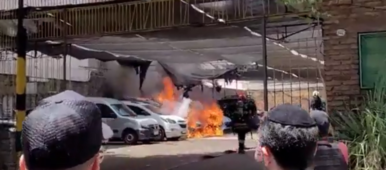 Incendio en un estacionamiento de Ecuador al 600: no hubo heridos