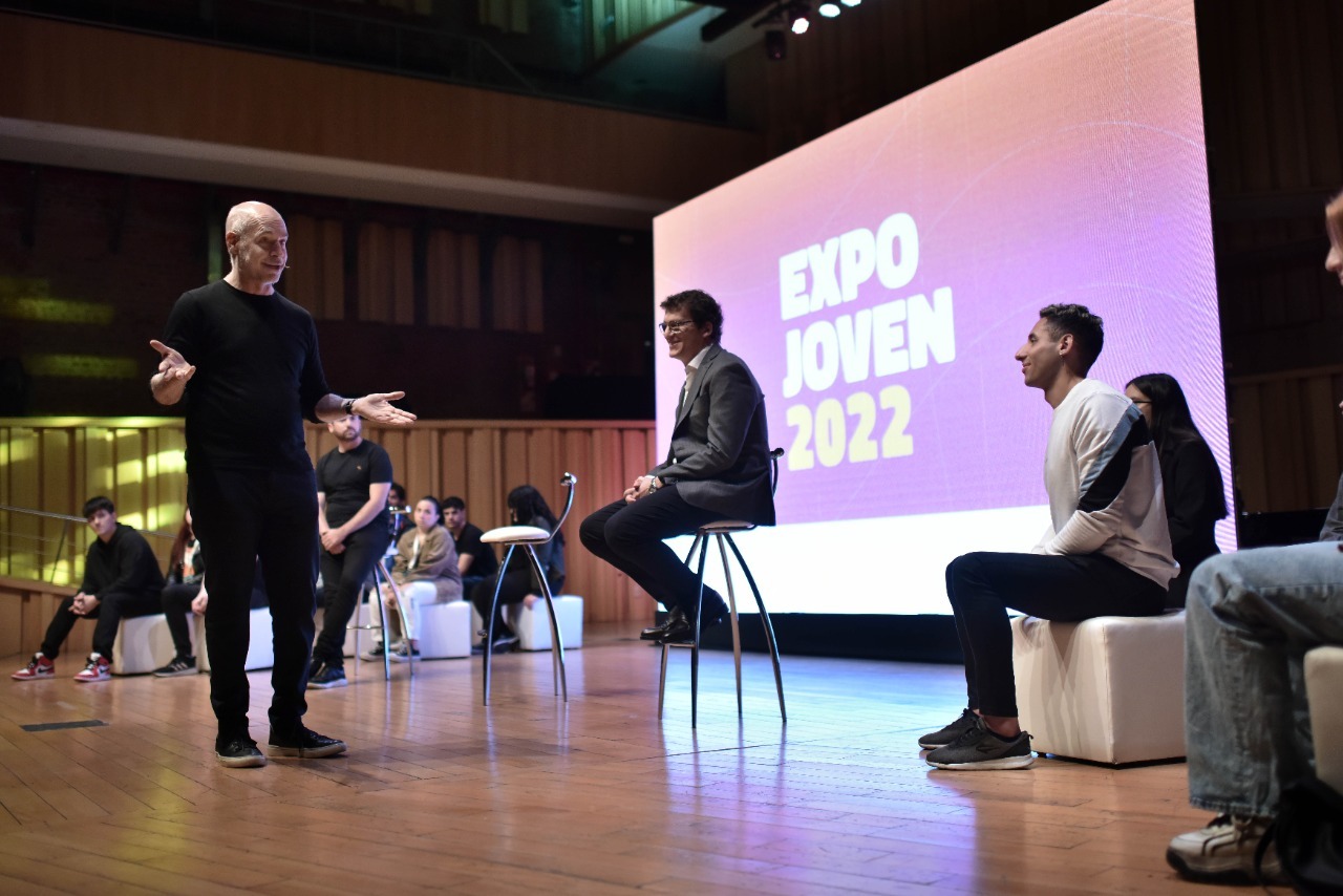 Inauguró la Expo Joven en la Ciudad, con propuestas laborales, becas y talleres de formación